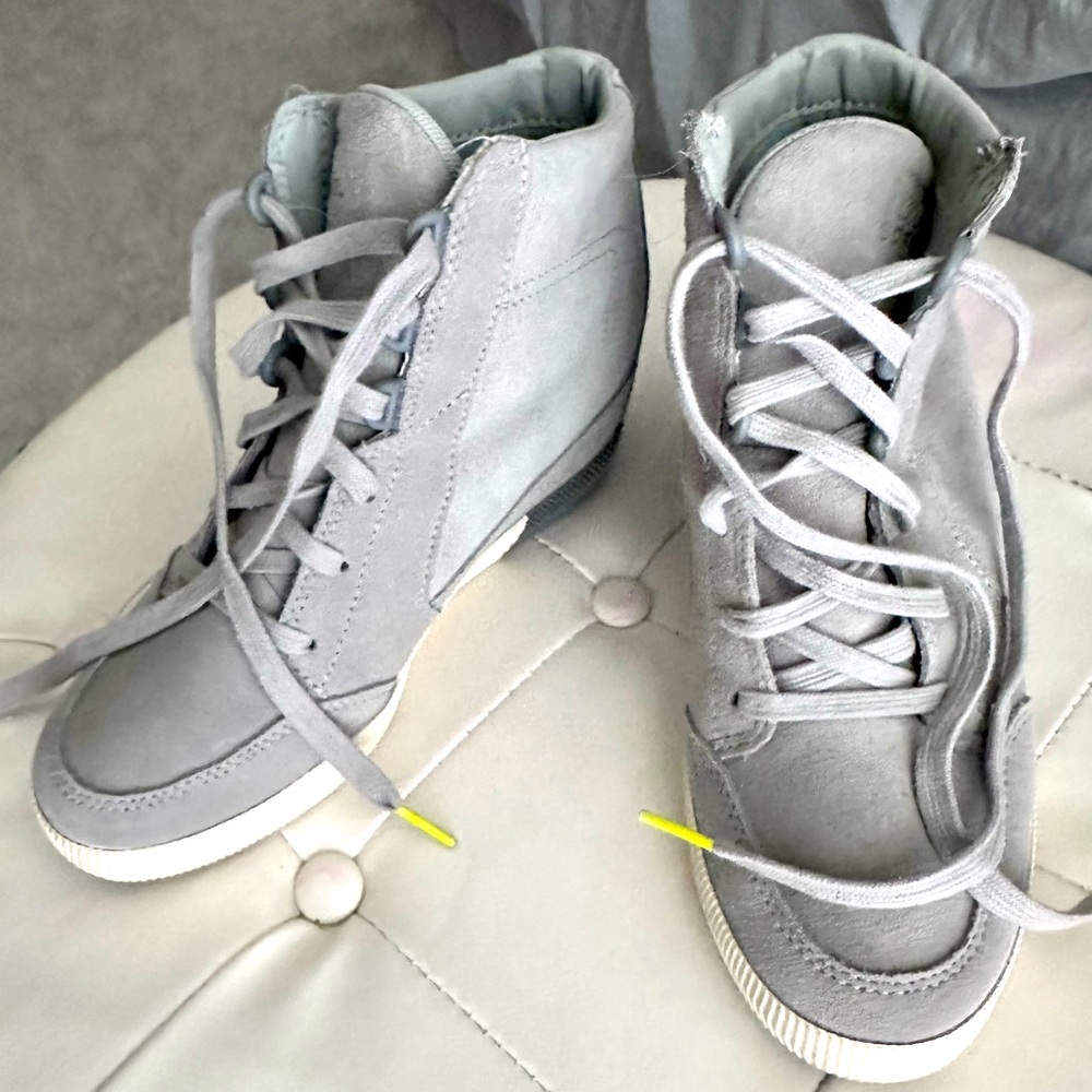 Out N About Sorel Lace-up Wedge sneakers